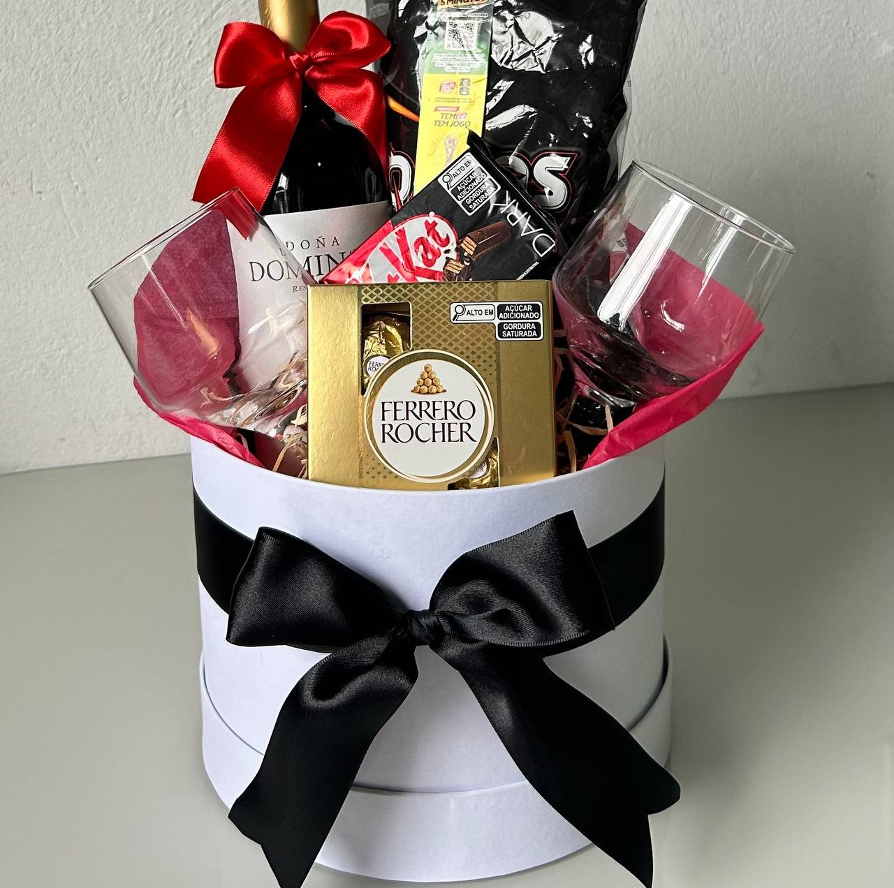 Cesta Vermelha/preto com Vinho ❤️
